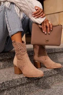 Damskie Boto Ażurowe Botki Na Słupku Z Eko Zamszu Zapinane Na Zamek Ciemnobeżowe Sevana