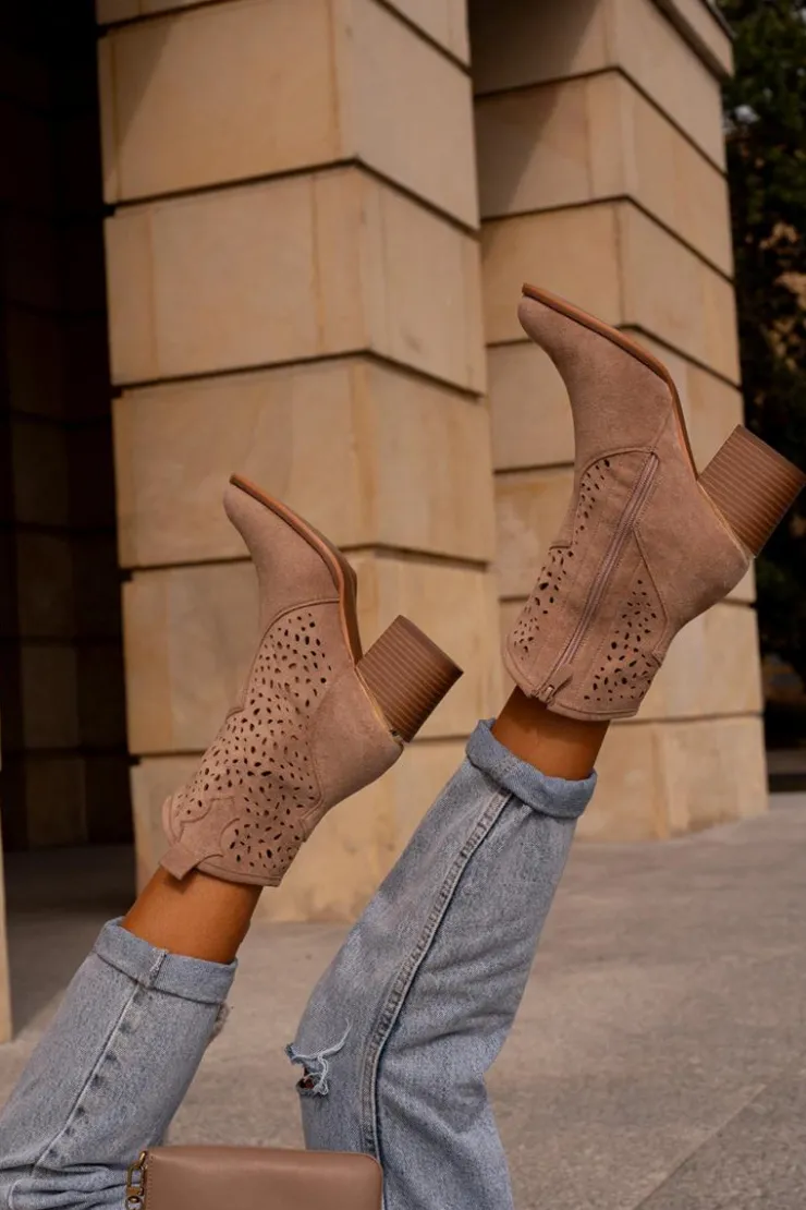 Damskie Boto Ażurowe Botki Na Słupku Z Eko Zamszu Zapinane Na Zamek Ciemnobeżowe Sevana