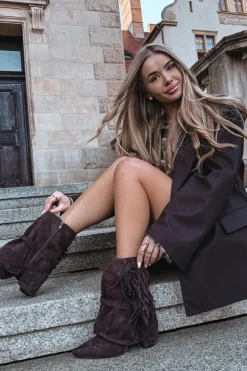 Damskie Boto Botki Damskie Na Słupku Z Frędzlami I Złotymi Klamrami Czekoladowe Evelisse