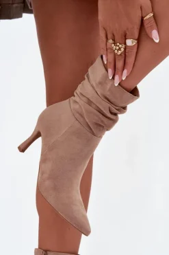 Damskie Boto Botki Damskie Na Szpilce Z Marszczoną Cholewką Eko Zamszowe Zamek Beżowe Ulisse