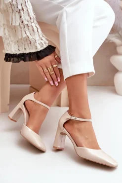 Damskie Boto Czółenka Na Słupku Z Lakierowanej Eko Skóry Beżowe Emindria