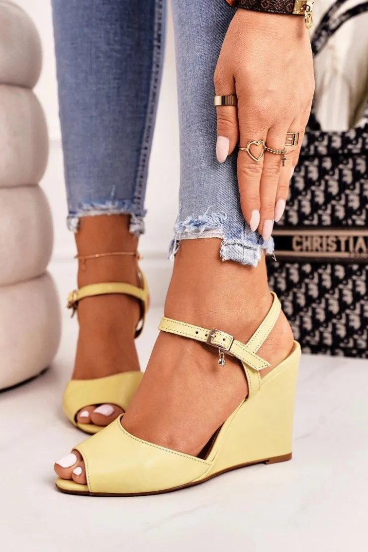 Damskie Laura Messi Damskie Sandały Na Koturnie 2253 Żółte