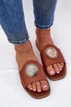 Discount Boto Eko Skórzane Klapki Na Płaskim Obcasie Z Ozdoba Camel Tatereia Brązowy