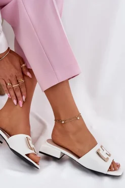 Buty damskie Vinceza Klapki Na Obcasie*Eleganckie Klapki Damskie Na Klocku Ze Złotym Detalem Vinceza 62229 Białe Biały