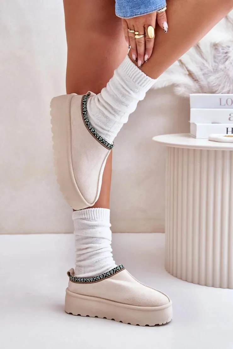 Outlet Boto Kapcie Damskie Na Platformie Z Haftem Jasnobeżowe Neroma