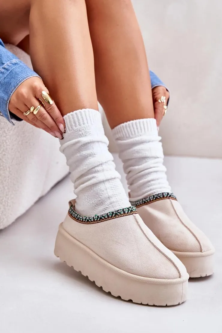 Outlet Boto Kapcie Damskie Na Platformie Z Haftem Jasnobeżowe Neroma