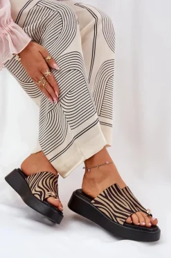 Hot Boto Klapki Damskie Na Platformie I Niskim Koturnie Z Ozdobnym Detalem Zebra Czarno-Beżowe Saqesse