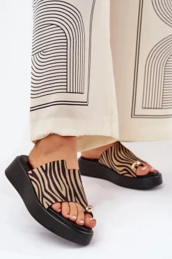 Hot Boto Klapki Damskie Na Platformie I Niskim Koturnie Z Ozdobnym Detalem Zebra Czarno-Beżowe Saqesse