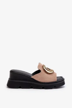 Damskie Buty damskie Vinceza Klapki Damskie Z Eko Zamszu Na Koturnie I Platformie Ze Złotą Ozdobą Vinceza 58295 Beżowe