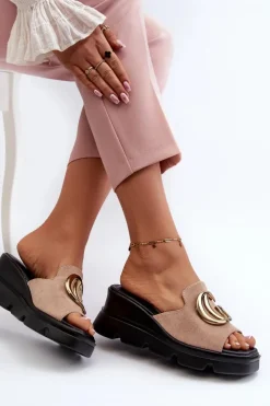 Damskie Buty damskie Vinceza Klapki Damskie Z Eko Zamszu Na Koturnie I Platformie Ze Złotą Ozdobą Vinceza 58295 Beżowe