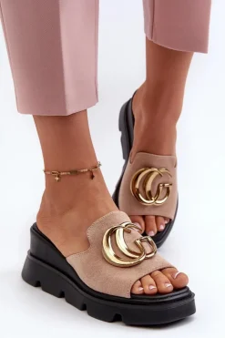 Damskie Buty damskie Vinceza Klapki Damskie Z Eko Zamszu Na Koturnie I Platformie Ze Złotą Ozdobą Vinceza 58295 Beżowe