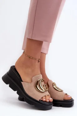 Damskie Buty damskie Vinceza Klapki Damskie Z Eko Zamszu Na Koturnie I Platformie Ze Złotą Ozdobą Vinceza 58295 Beżowe