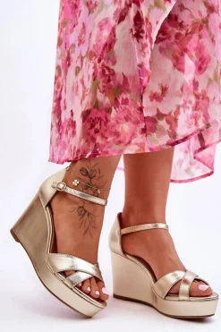 Discount Boto Klasyczne Skórzane Sandały Na Koturnie Złote Givana