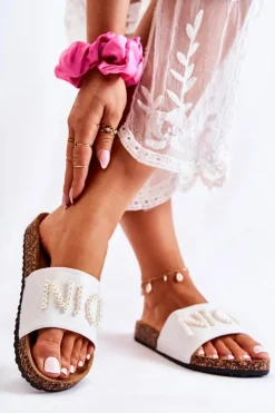 Clearance Evento Klasyczne Zamszowe Klapki Z Koralikami Białe Vayana