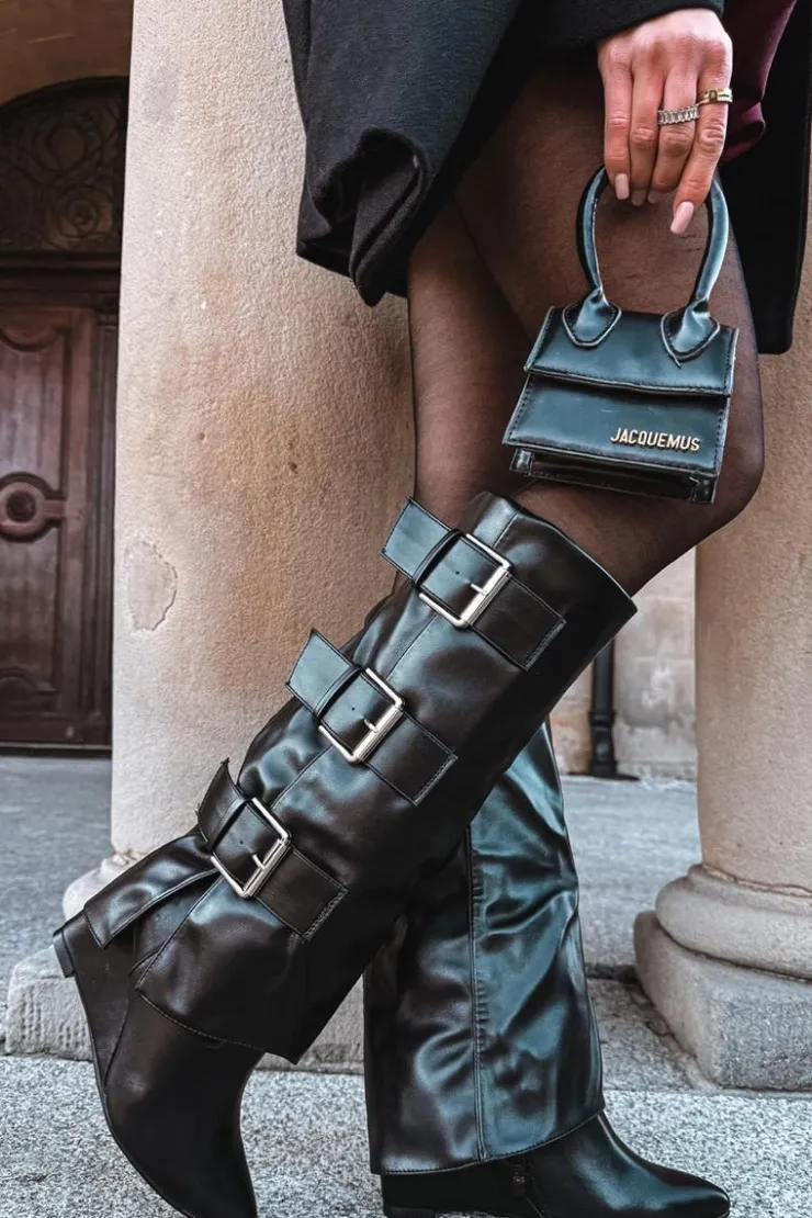 Damskie Boto Kozaki Damskie Na Koturnie Z Wywiniętą Cholewką I Srebrnymi Klamrami Czarne Sarisse