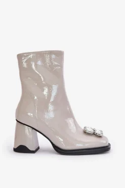 Damskie Damskie buty S.Barski Lakierowane Botki Damskie Na Słupku Z Ozdobą D&A MR880-019 Jasnoszare