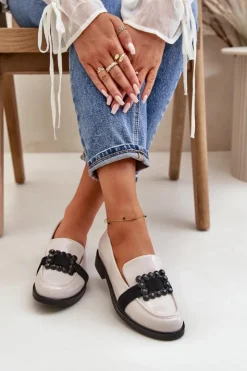 Buty damskie Vinceza Loafersy Damskie|Mokasyny Płaskie*Lakierowane Mokasyny Damskie Z Ozdobą Jasnoszare Vinceza 58389 Szary