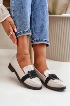 Buty damskie Vinceza Loafersy Damskie|Mokasyny Płaskie*Lakierowane Mokasyny Damskie Z Ozdobą Jasnoszare Vinceza 58389 Szary