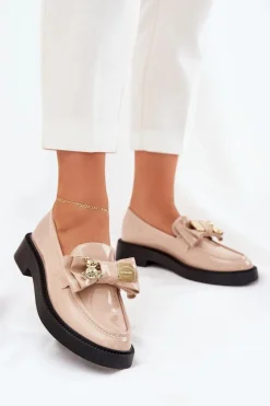 Best Boto Lakierowane Mokasyny Z Kokardą I Ozdobną Broszką Beżowe Leandriel