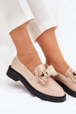 Best Boto Lakierowane Mokasyny Z Kokardą I Ozdobną Broszką Beżowe Leandriel