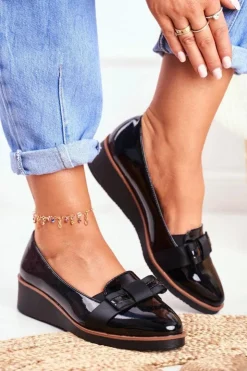 Damskie Buty damskie Vinceza Lakierowane Półbuty Na Koturnie VINCEZA 22-10446 Czarne