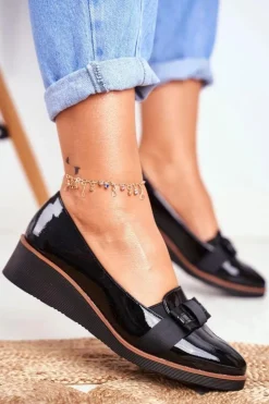 Damskie Buty damskie Vinceza Lakierowane Półbuty Na Koturnie VINCEZA 22-10446 Czarne