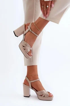 Online Damskie buty S.Barski Lakierowane Sandały Damskie Na Słupku Beżowe D&A MR38-668 Beżowy