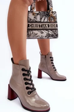 Damskie Damskie buty S.Barski Lakierowane Sznurowane Botki Na Słupku S.Barski MR870-15 Ciemnobeżowe