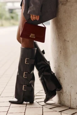 Damskie Boto Ocieplane Kozaki Damskie Na Słupku Z Wywiniętą Cholewką I Klamrami Czarne Piregonia