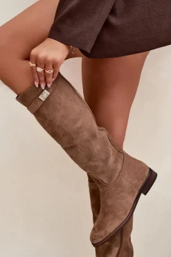 Boto Kozaki Ocieplane|Kozaki Płaskie*Ocieplane Kozaki Damskie Na Płaskim Obcasie Z Paskiem I Srebrnym Detalem Ciemnobeżowe Geraline