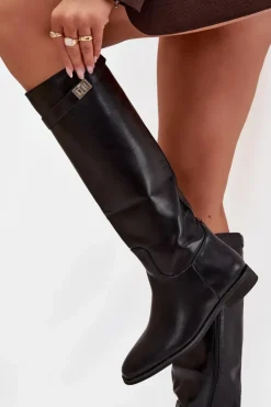 Boto Ocieplane Kozaki Damskie Na Płaskim Obcasie Z Paskiem I Srebrnym Detalem Czarne Geraline