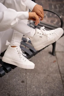 Discount Big Star Shoes Ocieplane Trampki Damskie Z Przeszyciami Big Star OO274A479 Białe Biały