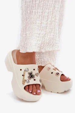 New Boto Piankowe Klapki Damskie Na Masywnej Platformie Ze Złotymi Przypinkami Ecru Ivoriel