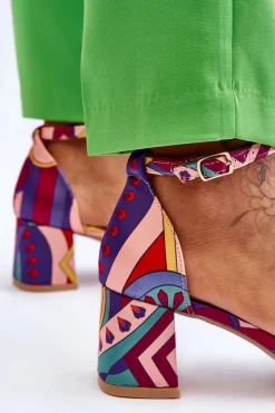 Boto Satynowe Sandały Na Niskim Obcasie We Wzory Fioletowo-Różowe Quincy