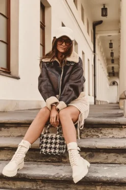 Damskie Boto Skórzane Botki Workery Na Płaskim Obcasie Z Klamrą Jasnobeżowe Samivlo