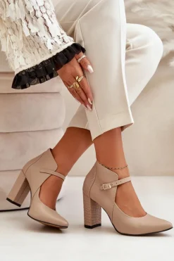 Outlet Laura Messi Skórzane Czółenka Z Noskami W Szpic Na Słupku Beżowe 2832