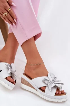 Artiker Klapki Na Koturnie|Klapki Damskie Klasyczne*Skórzane Klapki Damskie Na Koturnie Z Ozdobnym Kwiatem 54C0538 Biało-Srebrne Srebrny