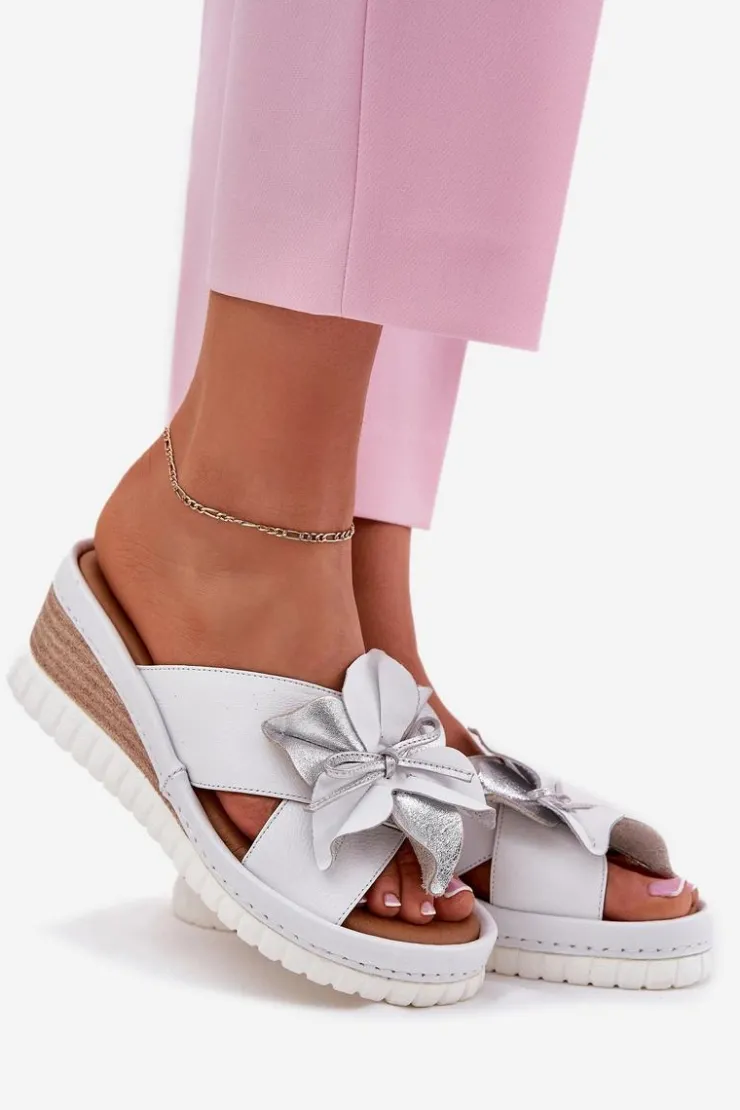 Artiker Klapki Na Koturnie|Klapki Damskie Klasyczne*Skórzane Klapki Damskie Na Koturnie Z Ozdobnym Kwiatem 54C0538 Biało-Srebrne Srebrny