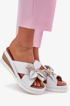 Artiker Skórzane Klapki Damskie Na Koturnie Z Ozdobnym Kwiatem 52C0537 Białe Biały