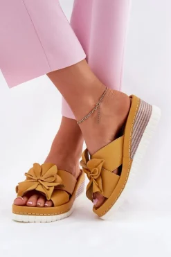 Damskie Artiker Skórzane Klapki Damskie Na Koturnie Z Ozdobnym Kwiatem 52C0504 Żółte