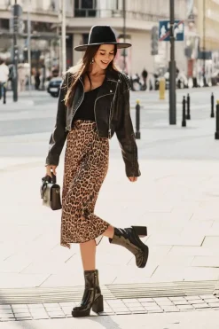 Damskie buty S.Barski Skórzane Lakierowane Botki Damskie Na Masywnym Słupku Ocieplane D&A CR42-189 Czarne