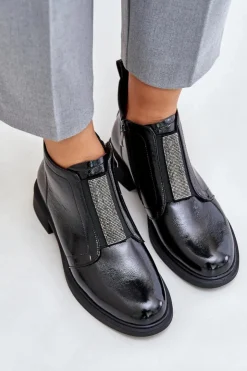 Damskie buty S.Barski Skórzane Lakierowane Niskie Botki Ze Zdobieniem Na Zamek D&A MR880-142 Czarne