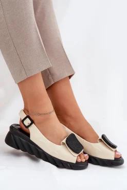 Damskie Artiker Skórzane Lakierowane Sandały Damskie Na Koturnie z Ozdobą 56C1567 Beżowe