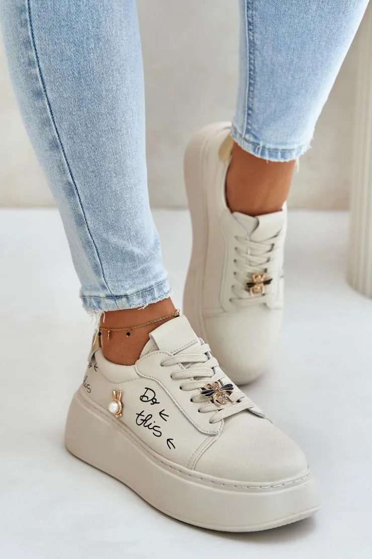 Buty damskie Vinceza Sneakersy Damskie*Skórzane Sneakersy Damskie Na Platformie Z Przypinkami I Napisem Vinceza 89102 Beżowe Beżowy