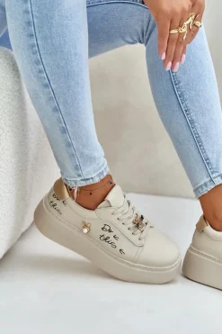 Buty damskie Vinceza Sneakersy Damskie*Skórzane Sneakersy Damskie Na Platformie Z Przypinkami I Napisem Vinceza 89102 Beżowe Beżowy