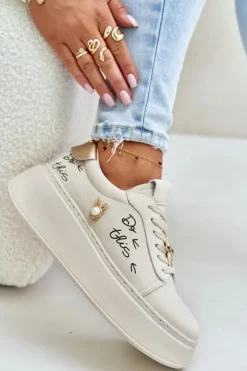 Buty damskie Vinceza Sneakersy Damskie*Skórzane Sneakersy Damskie Na Platformie Z Przypinkami I Napisem Vinceza 89102 Beżowe Beżowy