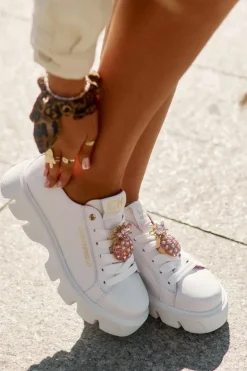 Outlet CheBello Skórzane Sneakersy Z Ozdobną Broszką Ananas 4651 Białe