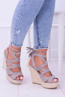 Online Boto Szare Zamszowe Sandały Na Koturnie Nowelio