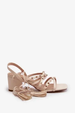 Clearance Evento Wiązane Sandały Na Niskim Obcasie Ozdobione Ćwiekami Beżowe Chrisele Beżowy