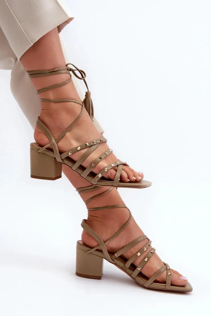 Evento Sandały Na Obcasie*Wiązane Sandały Na Niskim Obcasie Ozdobione Ćwiekami Zielone Chrisele Zielony